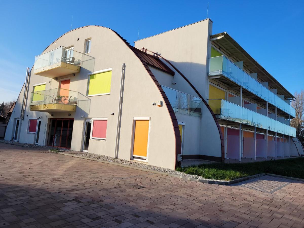 Colors Holiday Hotel Шиофок Экстерьер фото