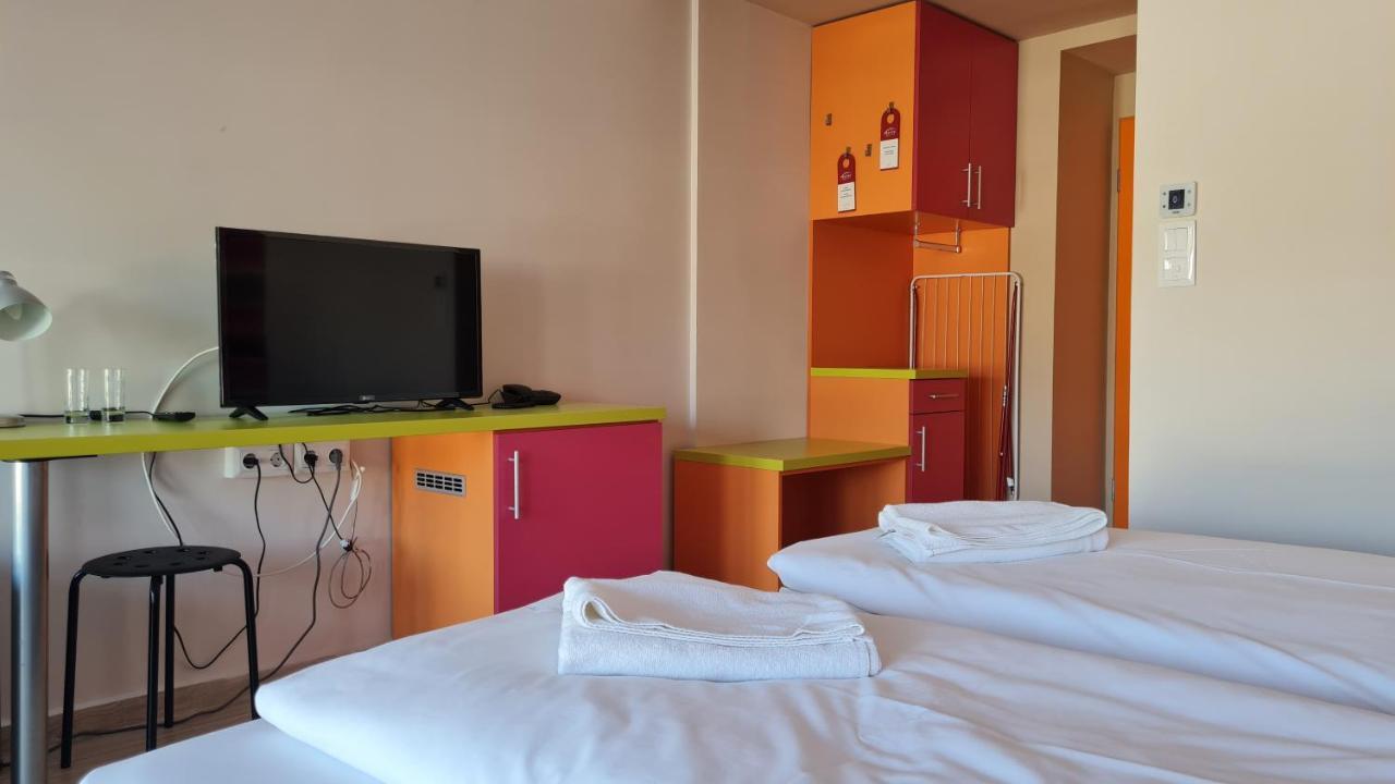 Colors Holiday Hotel Шиофок Экстерьер фото