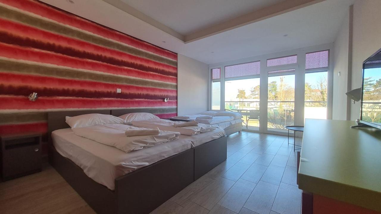 Colors Holiday Hotel Шиофок Экстерьер фото