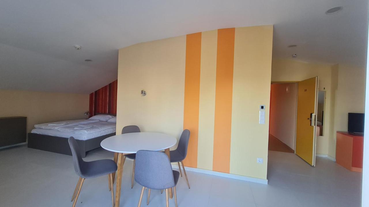 Colors Holiday Hotel Шиофок Экстерьер фото