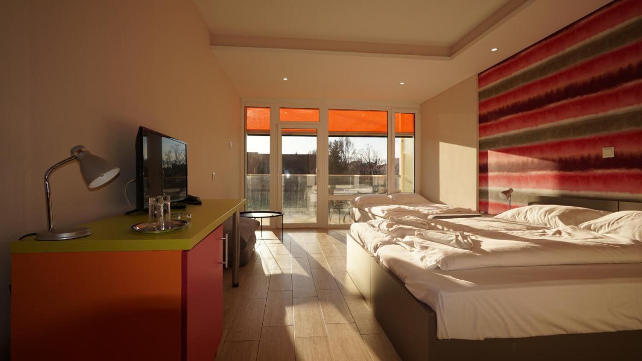 Colors Holiday Hotel Шиофок Экстерьер фото
