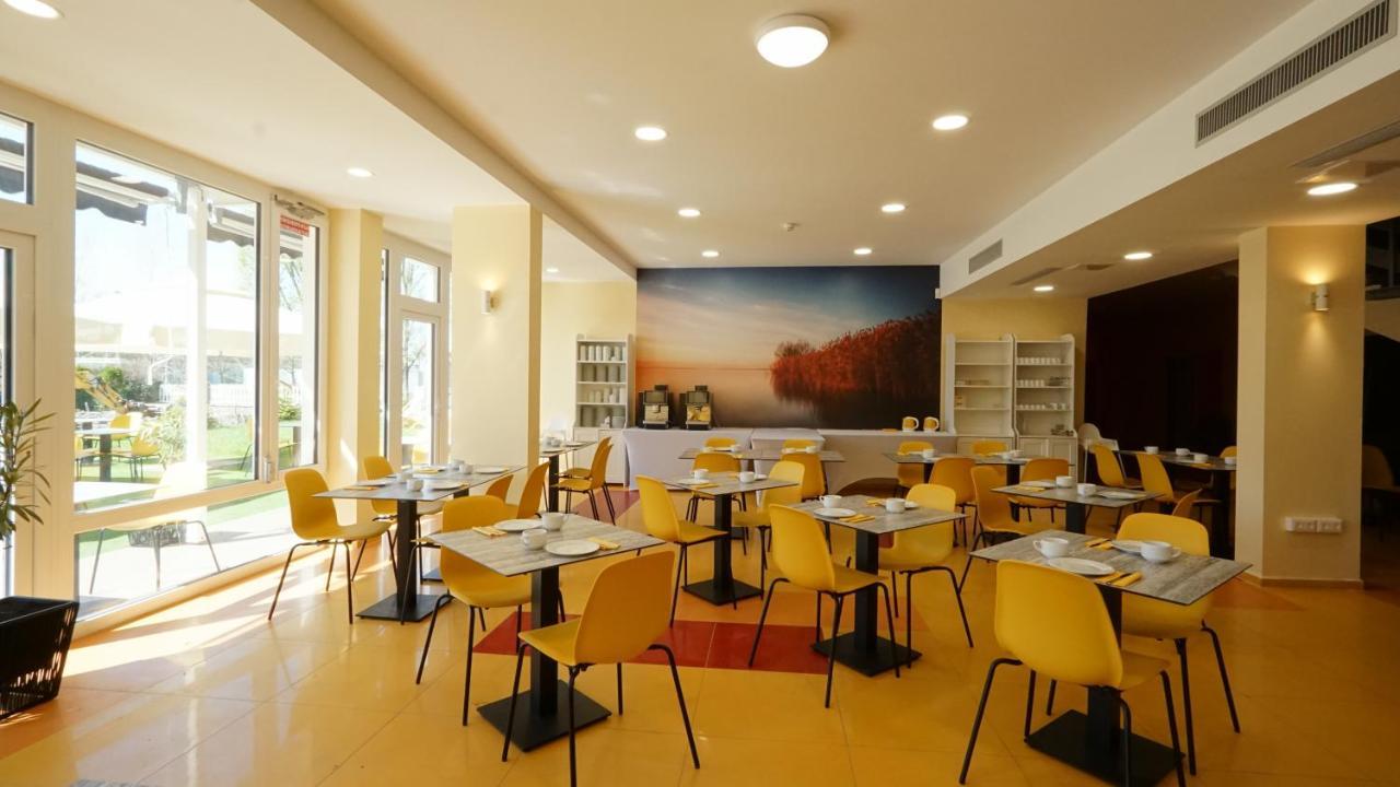 Colors Holiday Hotel Шиофок Экстерьер фото
