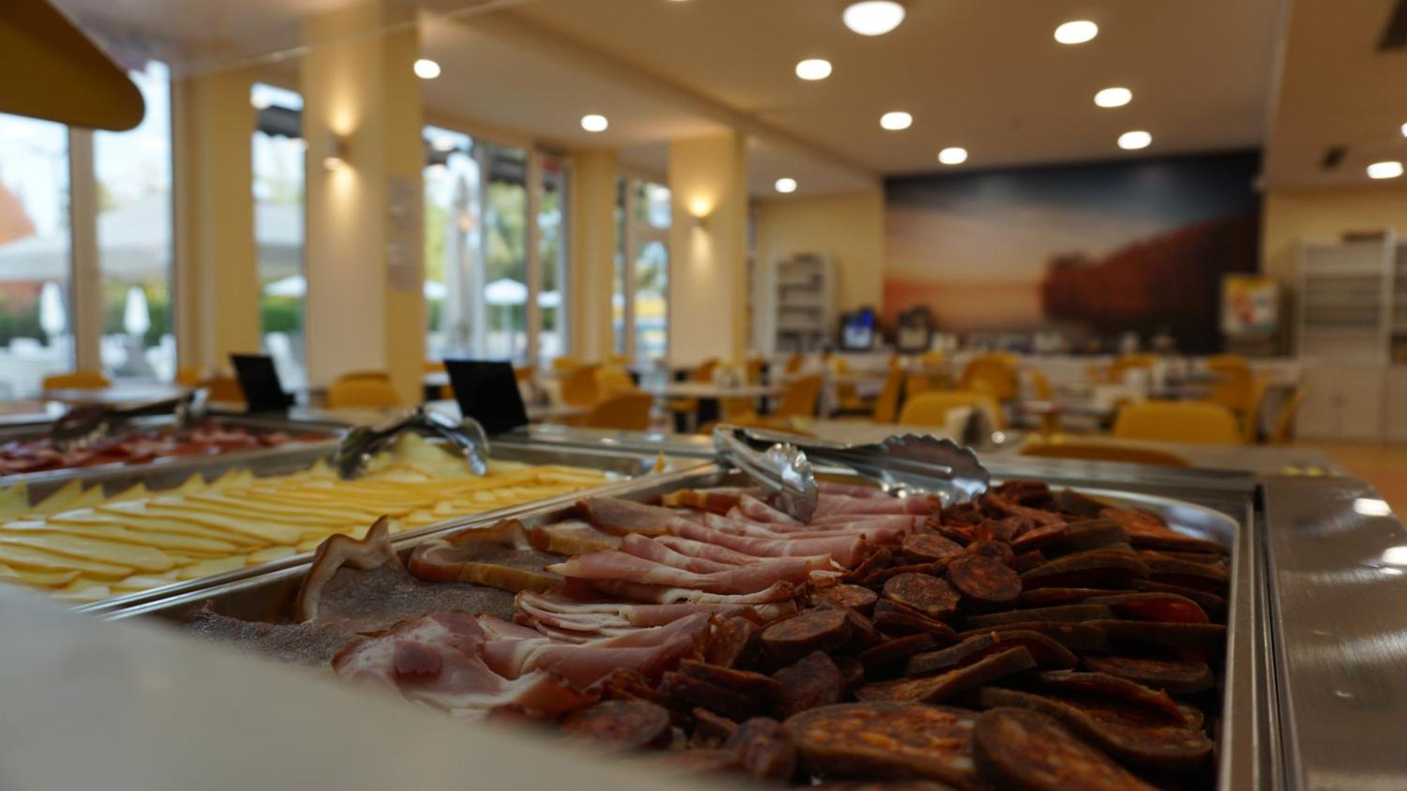 Colors Holiday Hotel Шиофок Экстерьер фото