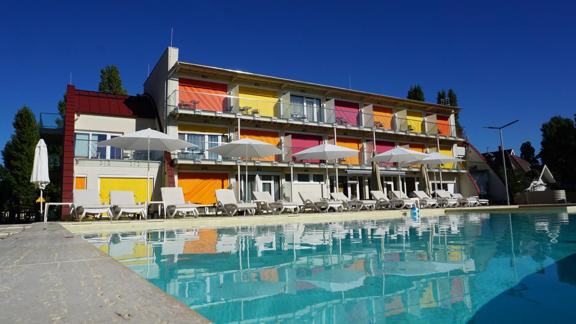 Colors Holiday Hotel Шиофок Экстерьер фото
