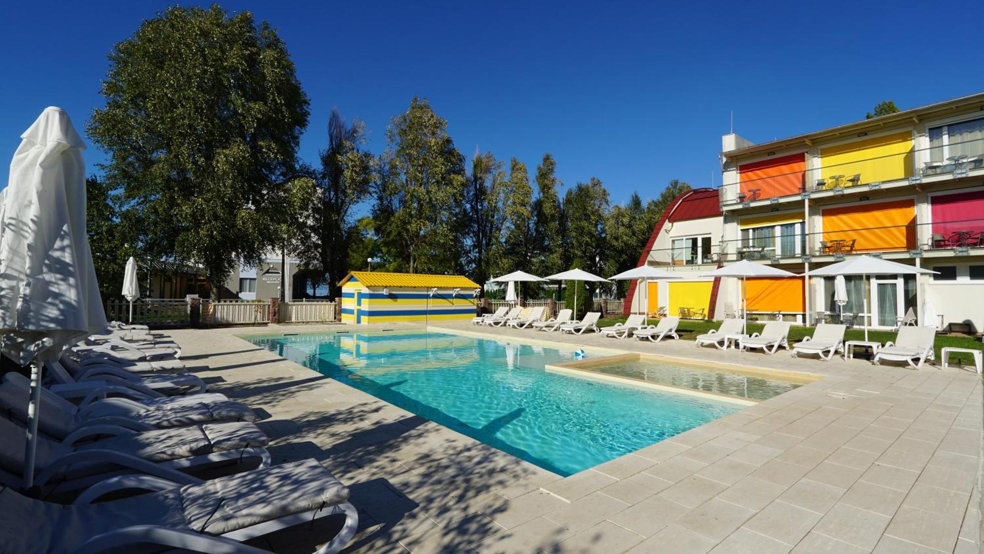 Colors Holiday Hotel Шиофок Экстерьер фото