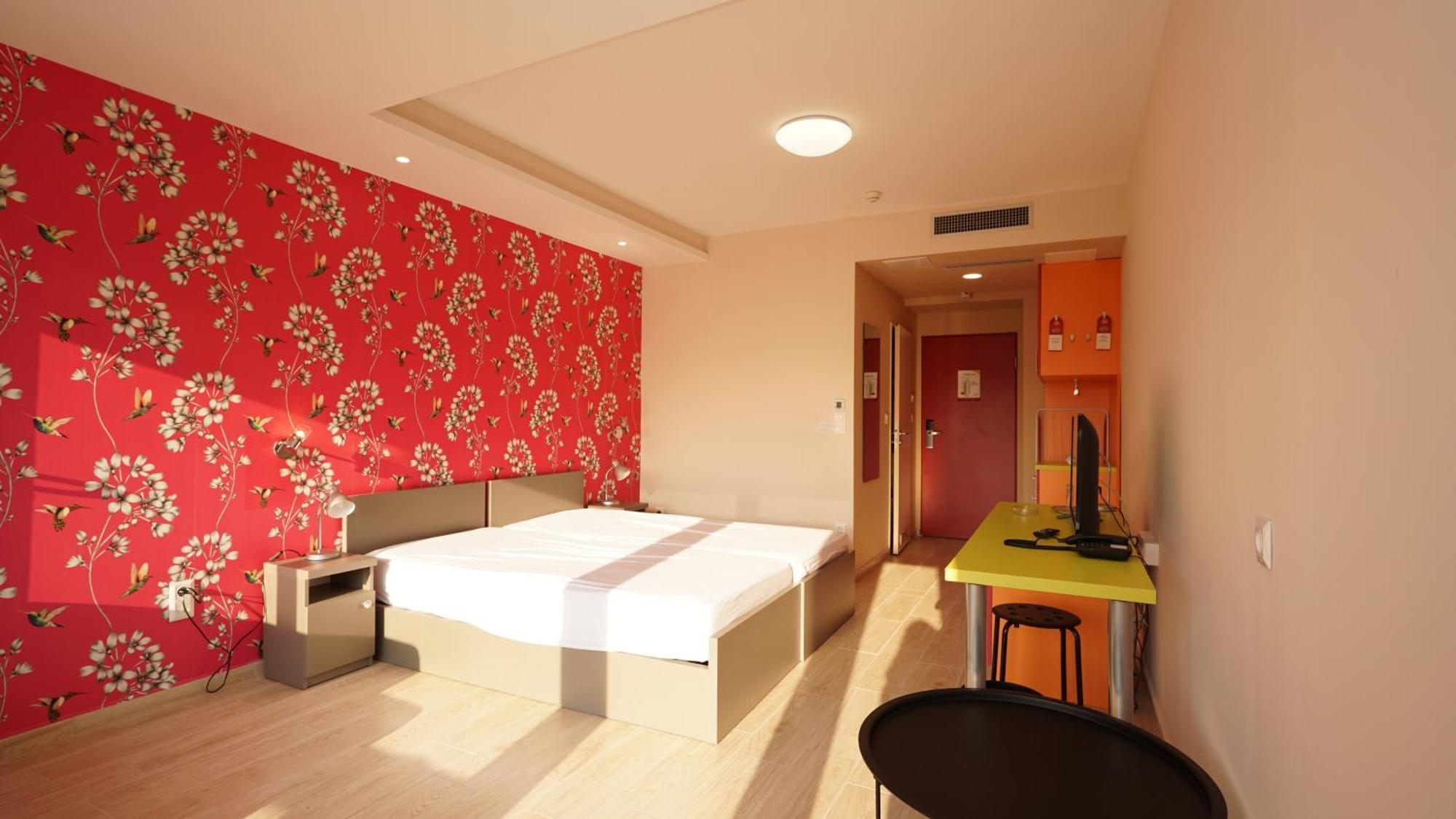 Colors Holiday Hotel Шиофок Экстерьер фото