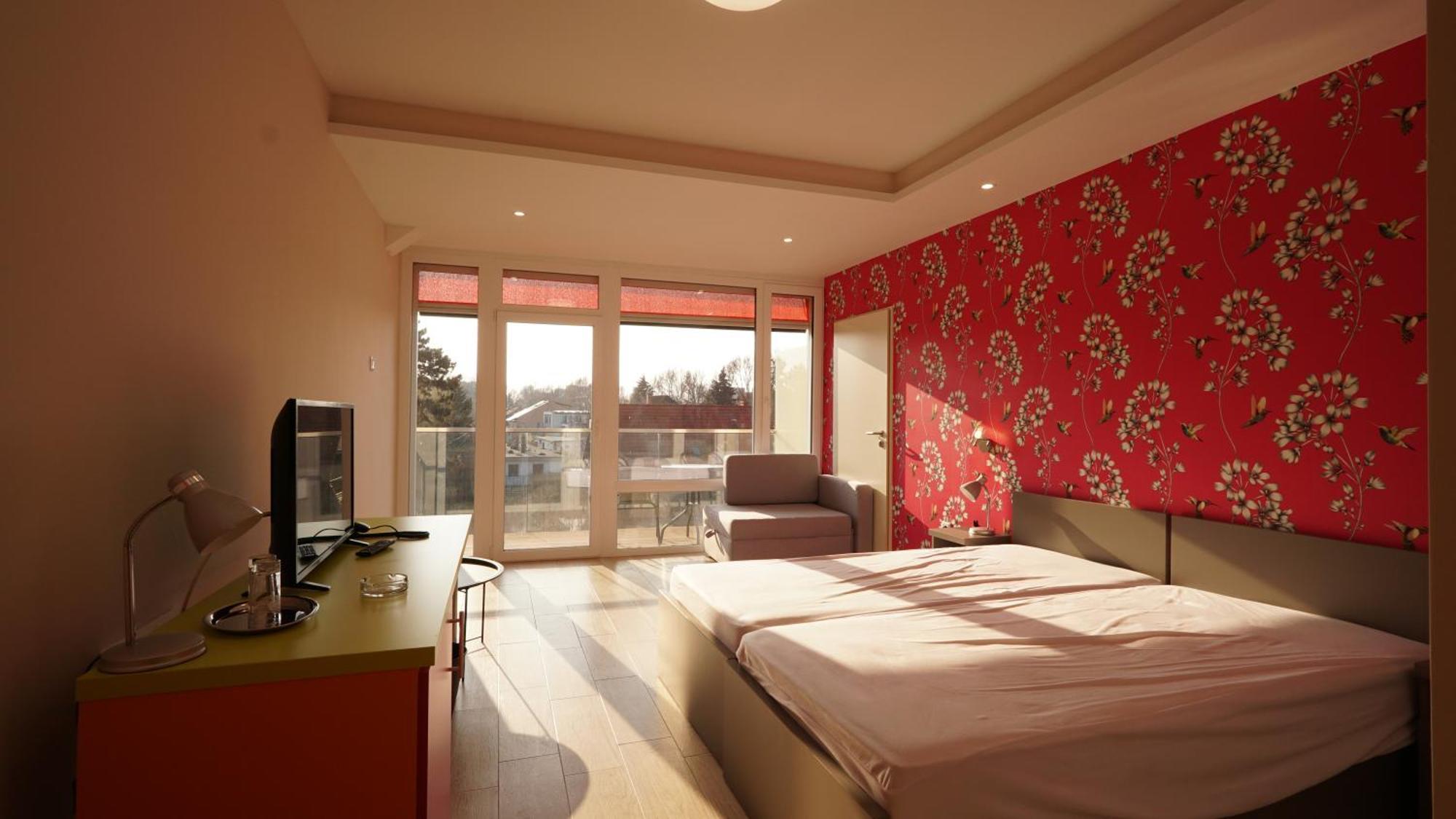 Colors Holiday Hotel Шиофок Экстерьер фото